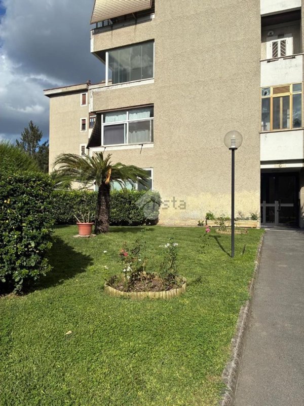 appartamento in vendita a Roma in zona Torre Gaia