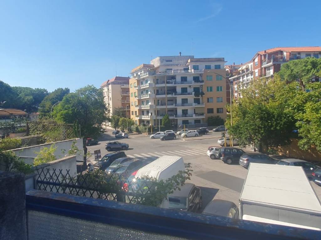 appartamento in vendita a Roma in zona Ardeatino