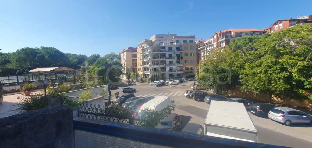 appartamento in vendita a Roma in zona Ardeatino