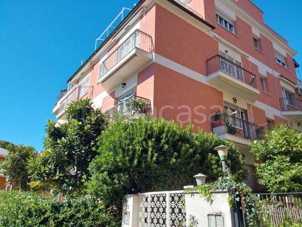 appartamento in vendita a Roma in zona Tomba di Nerone