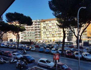 negozio in vendita a Roma in zona Appio Latino