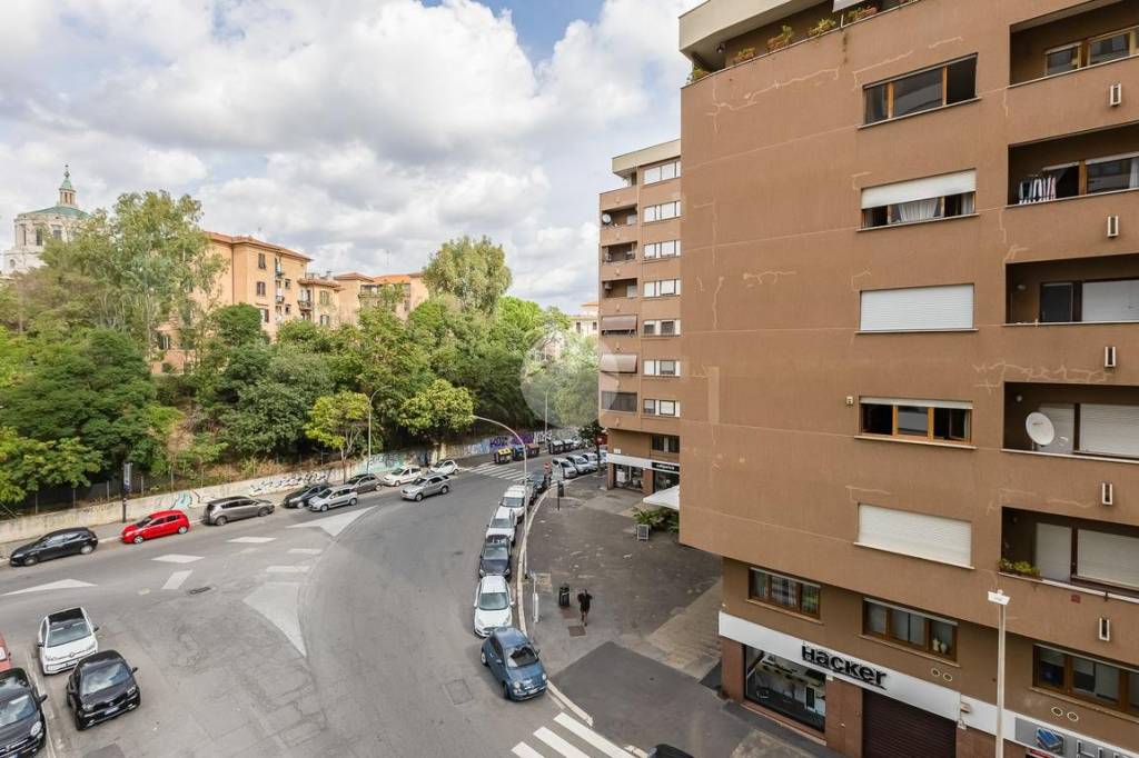 appartamento in vendita a Roma in zona Ostiense