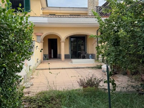 casa indipendente in vendita a Roma in zona Casal Monastero