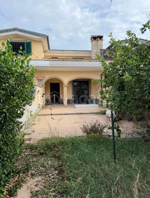 casa indipendente in vendita a Roma in zona Casal Monastero