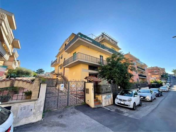appartamento in vendita a Roma in zona Torrione Cerquetta