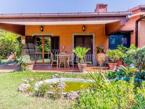 casa indipendente in vendita a Roma in zona Casal Morena