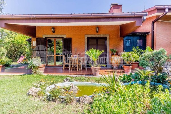 casa indipendente in vendita a Roma in zona Casal Morena