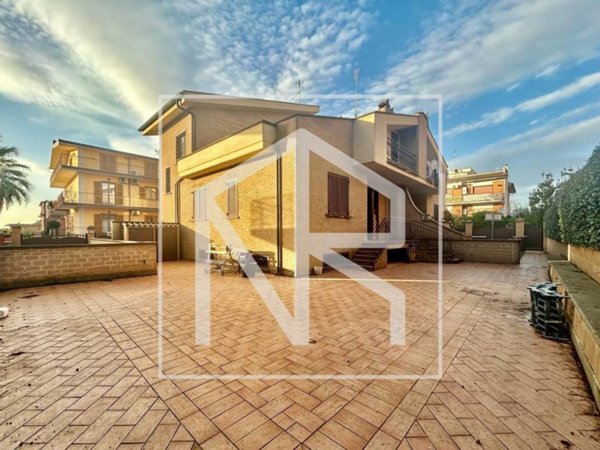 casa indipendente in vendita a Roma in zona Colle Monfortani