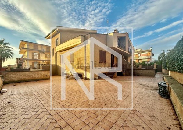 casa indipendente in vendita a Roma in zona Colle Monfortani