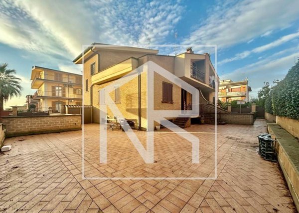 casa indipendente in vendita a Roma in zona Colle Monfortani