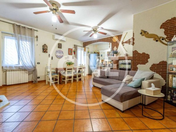 appartamento in vendita a Roma in zona Torre Angela