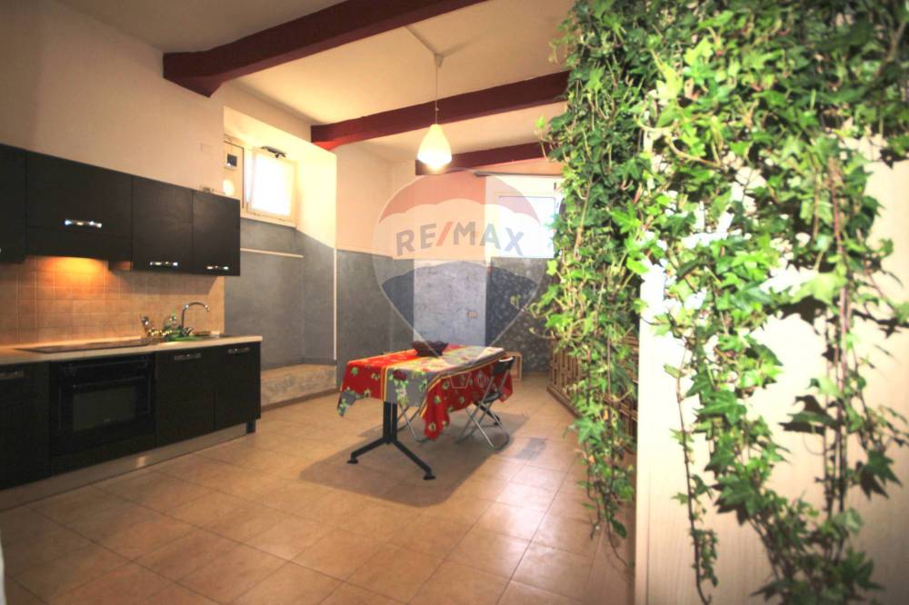 appartamento in vendita a Roma in zona Tuscolano