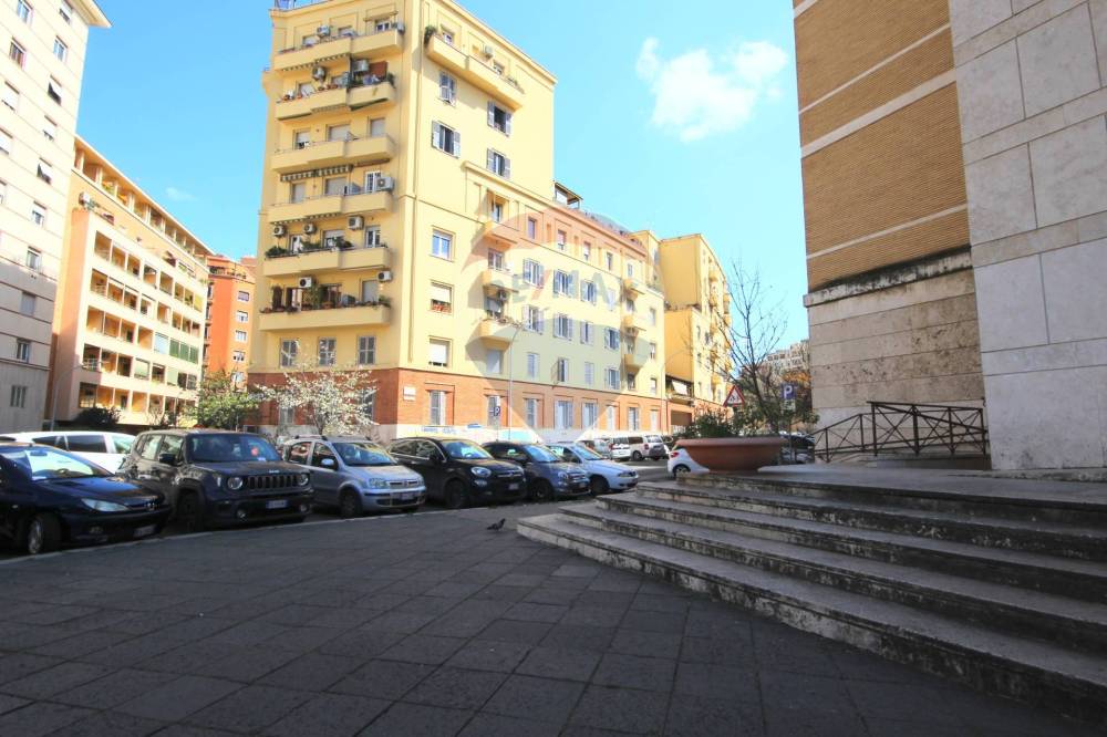appartamento in vendita a Roma in zona Tuscolano