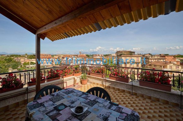 appartamento in vendita a Roma in zona Valle Muricana