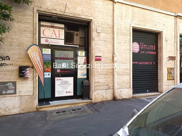 negozio in vendita a Roma in zona Tuscolano