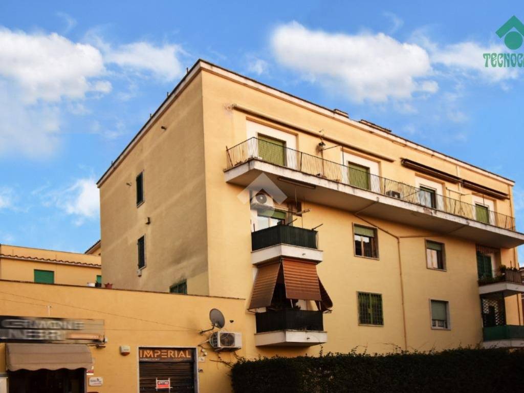 appartamento in vendita a Roma in zona Appio Pignatelli