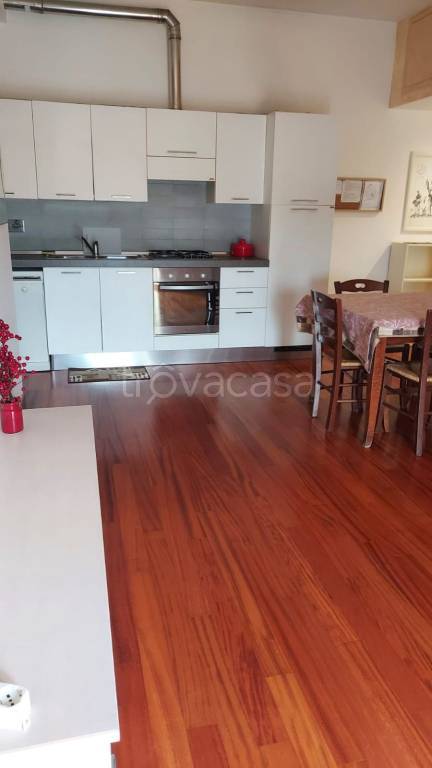 appartamento in vendita a Roma in zona Valle Muricana