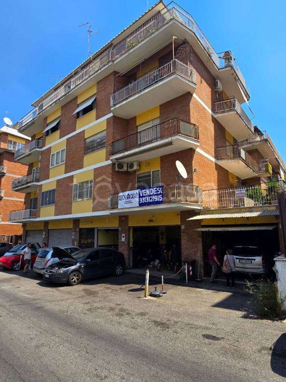 appartamento in vendita a Roma in zona Prenestino-Centocelle