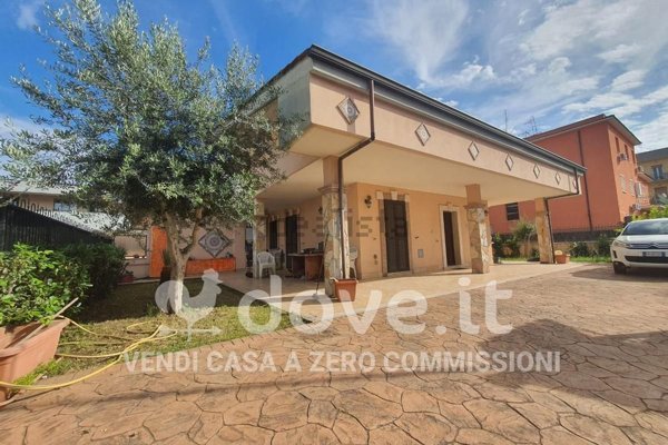 casa indipendente in vendita a Roma in zona Lunghezza