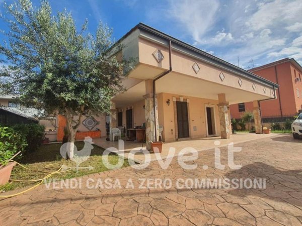 casa indipendente in vendita a Roma in zona Lunghezza