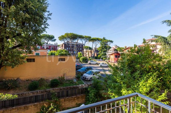 appartamento in vendita a Roma in zona Colle del Sole