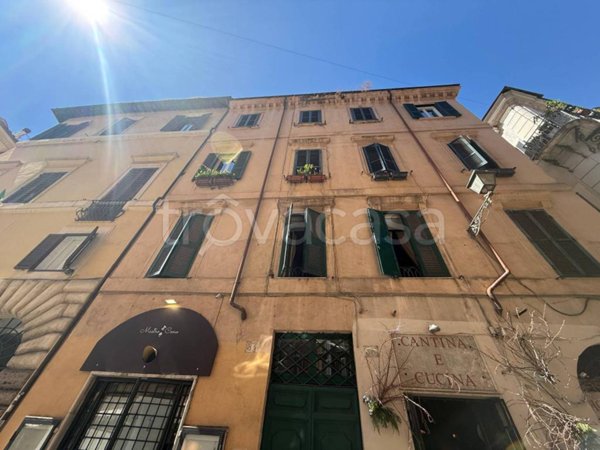 appartamento in vendita a Roma in zona Parione/Sant'Eustachio