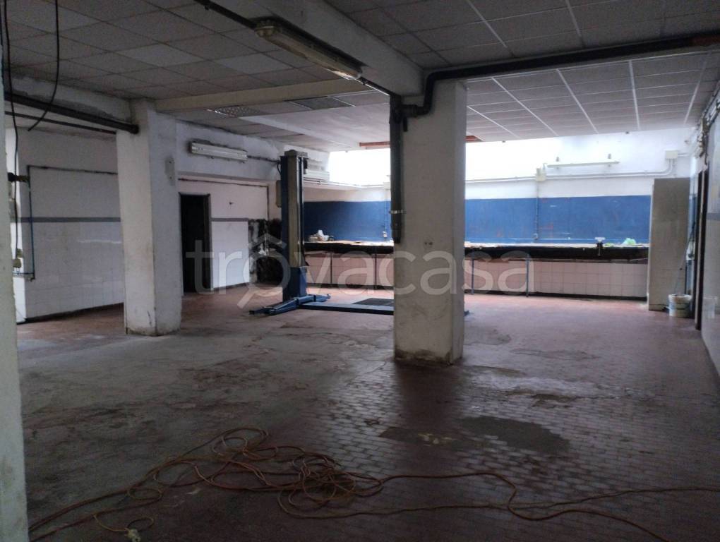 negozio in vendita a Roma in zona Tomba di Nerone