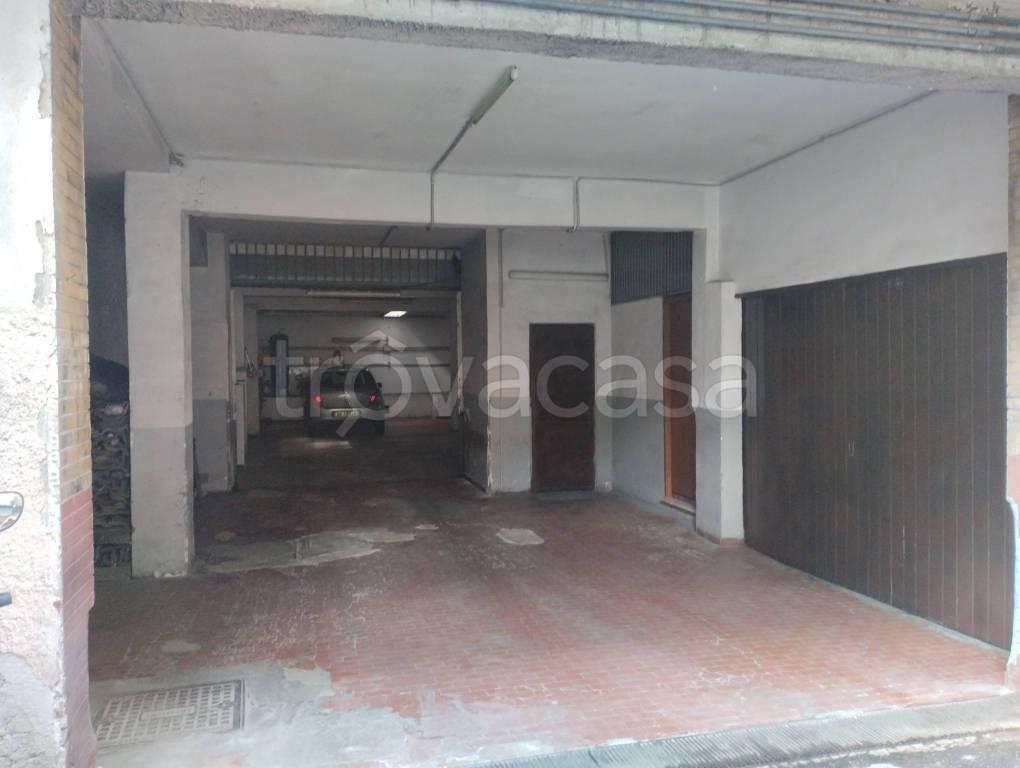 negozio in vendita a Roma in zona Tomba di Nerone