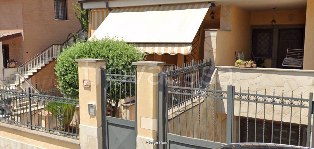 appartamento in vendita a Roma in zona Valle Muricana