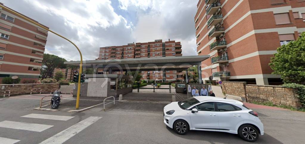 locale commerciale in vendita a Roma in zona Ardeatino