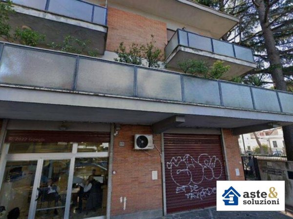 negozio in vendita a Roma in zona Appio Claudio