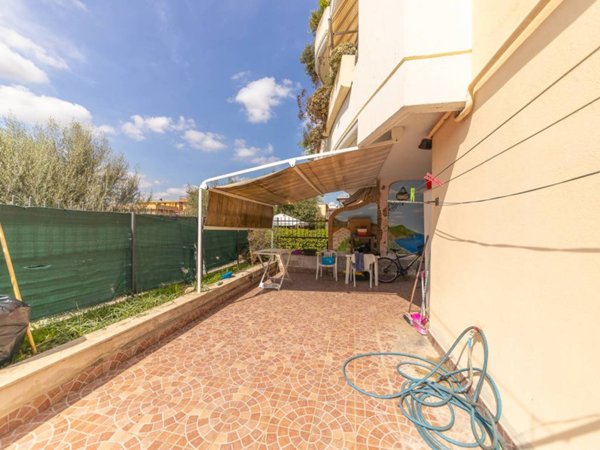 appartamento in vendita a Roma in zona Torre Angela