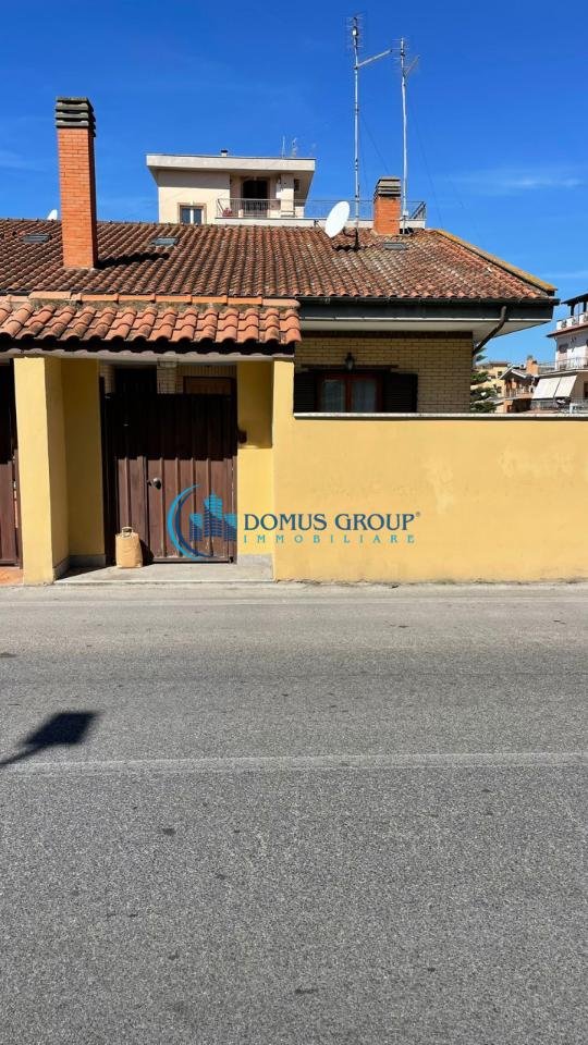 casa semindipendente in vendita a Roma in zona Selva Candida