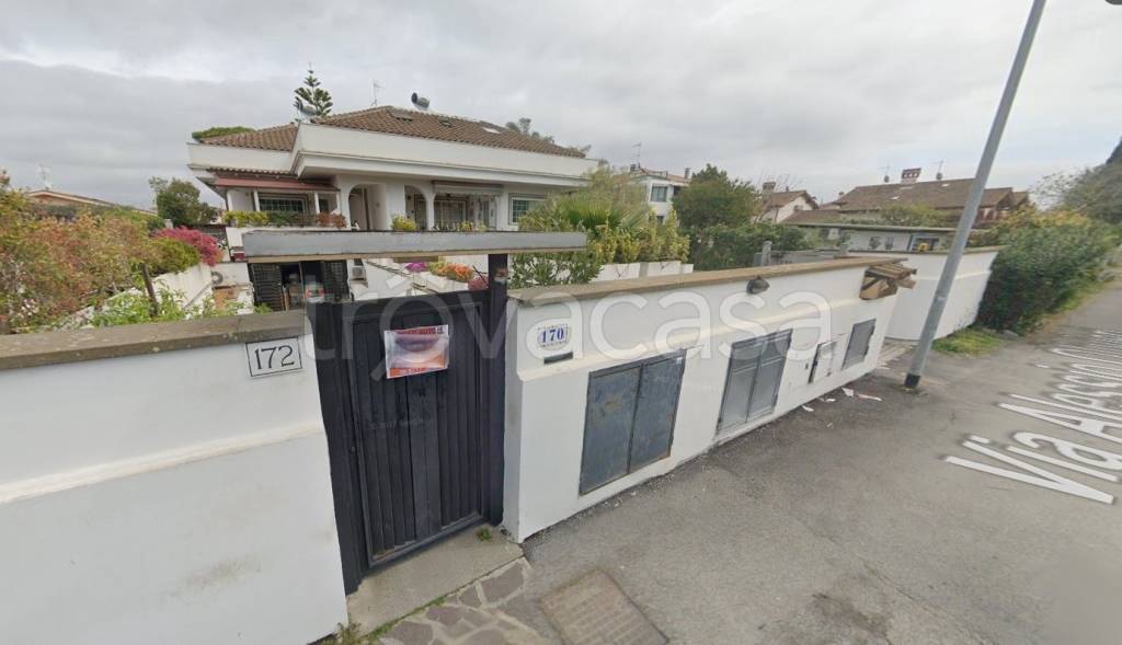 appartamento in vendita a Roma in zona Infernetto