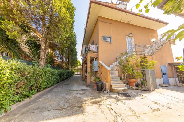 appartamento in vendita a Roma in zona Appio Pignatelli