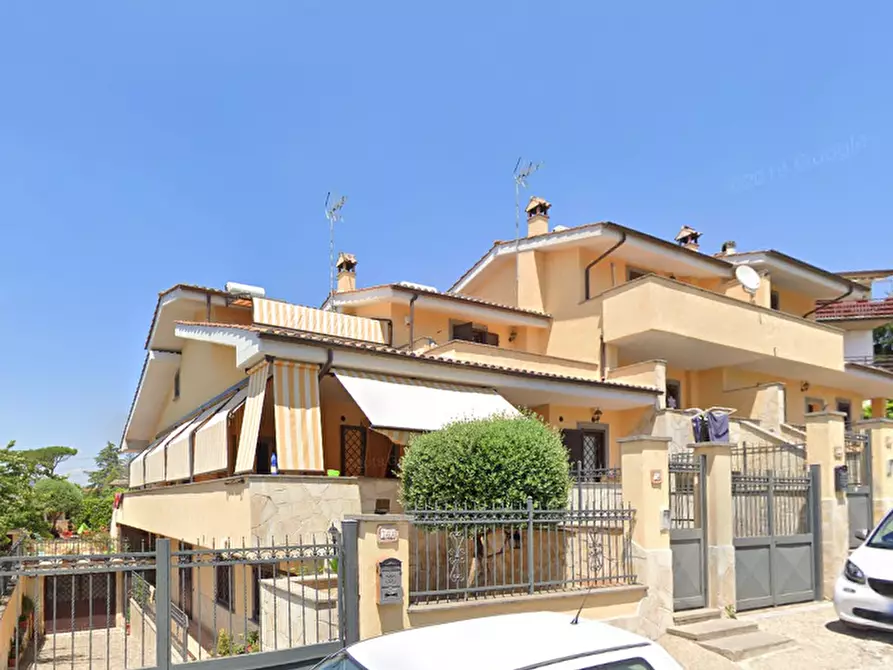 appartamento in vendita a Roma in zona Valle Muricana