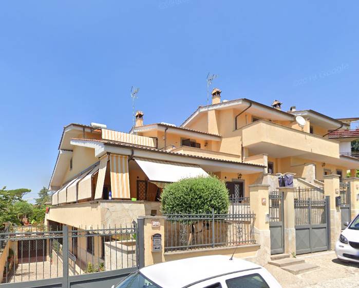 appartamento in vendita a Roma in zona Valle Muricana