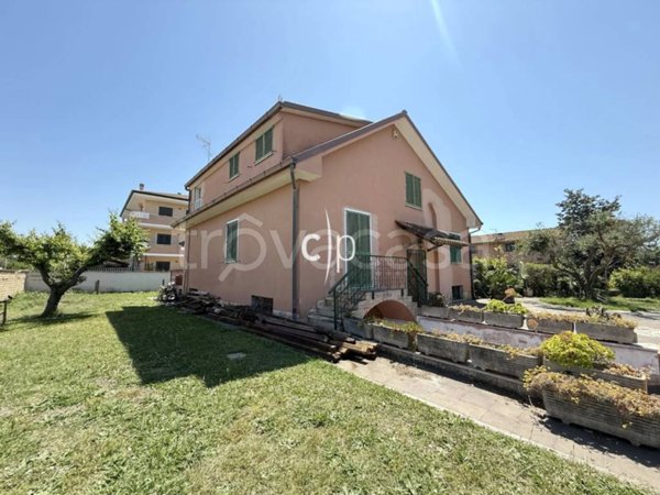 casa indipendente in vendita a Roma in zona Infernetto