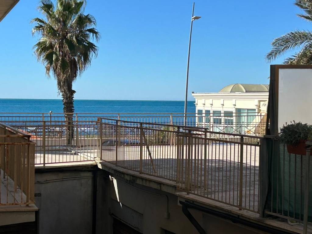 appartamento in vendita a Roma in zona Ostia