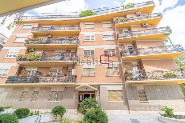 appartamento in vendita a Roma in zona Ardeatino