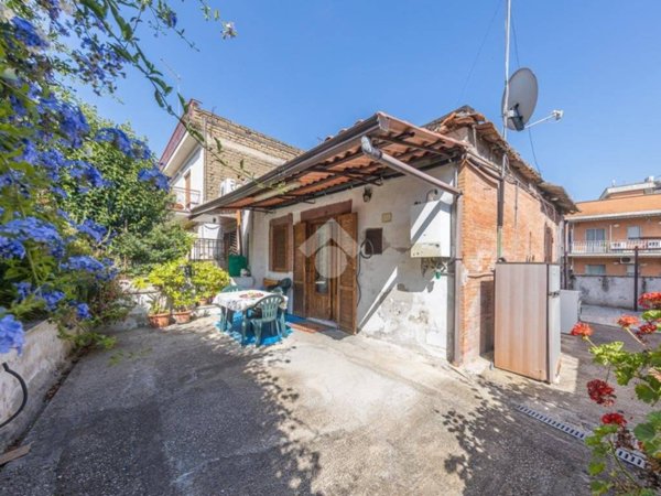 appartamento in vendita a Roma in zona Finocchio