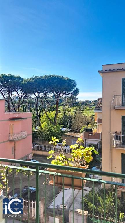 appartamento in vendita a Roma in zona Tomba di Nerone