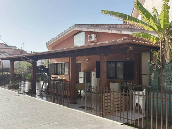 casa indipendente in vendita a Roma in zona Torre Maura