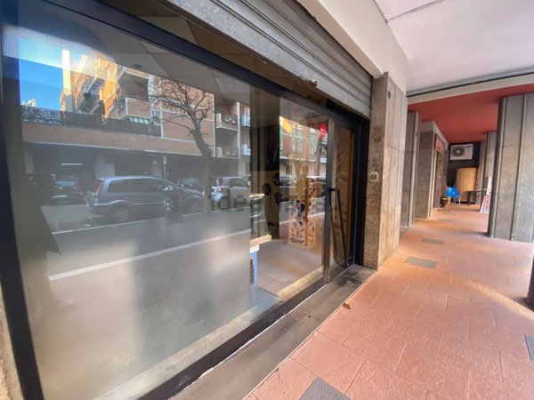 locale commerciale in vendita a Roma in zona Ostia