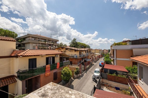 appartamento in vendita a Roma in zona Finocchio