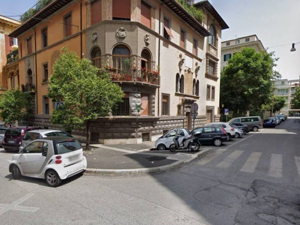 locale commerciale in vendita a Roma in zona Della Vittoria