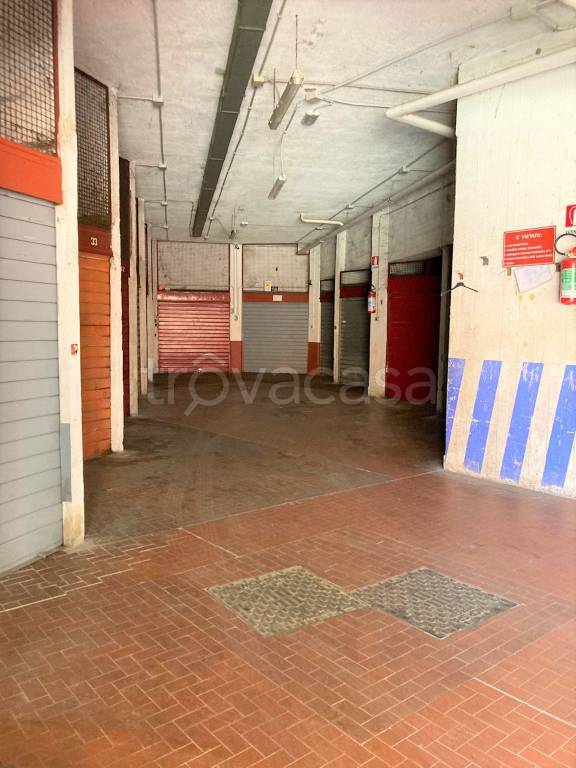 negozio in vendita a Roma in zona Tor Bella Monaca