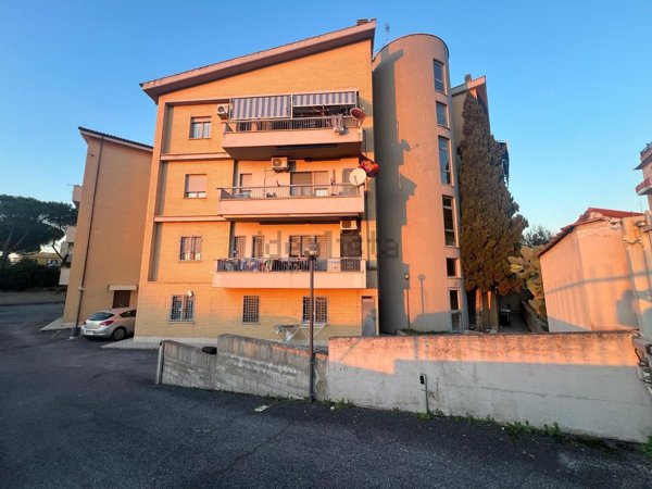 appartamento in vendita a Roma in zona Torre Angela