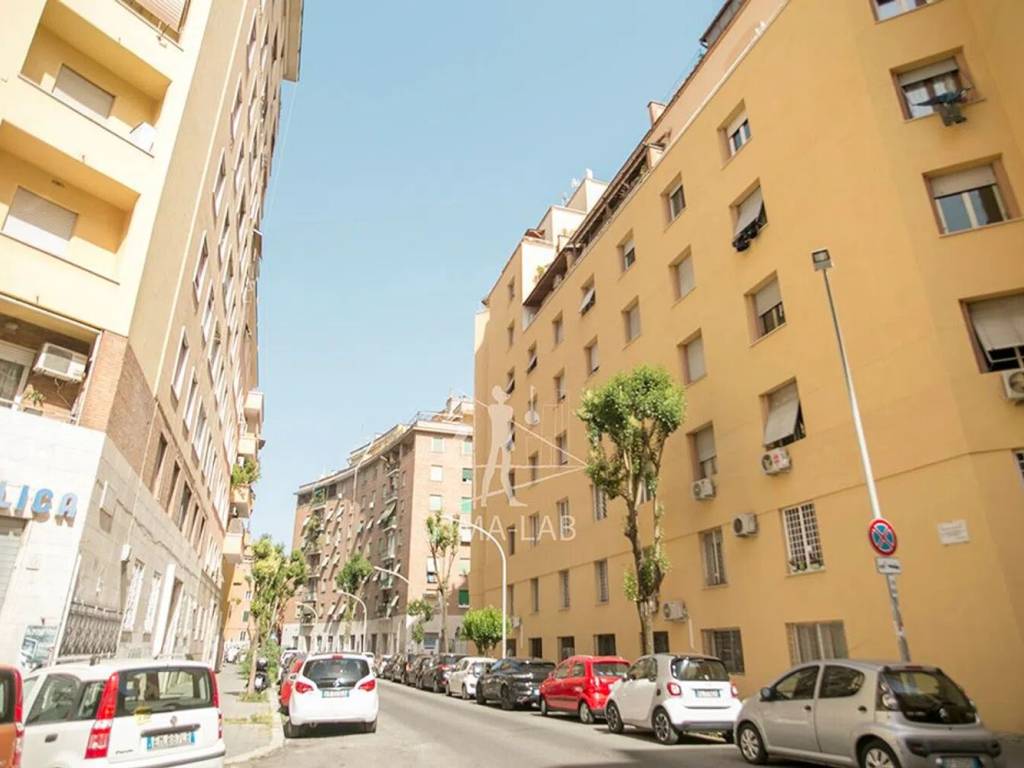 appartamento in vendita a Roma in zona Tuscolano