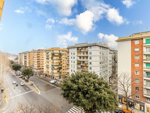appartamento in vendita a Roma in zona Ostiense